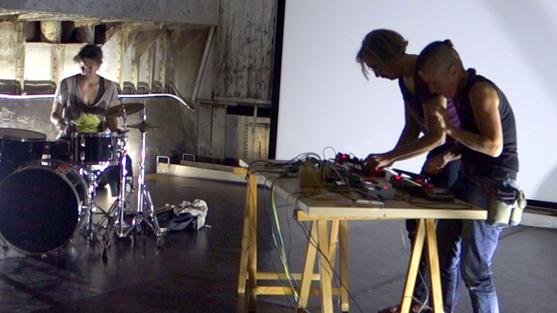 Lun Ário snapshot of video of concert at Hosek Contemporary